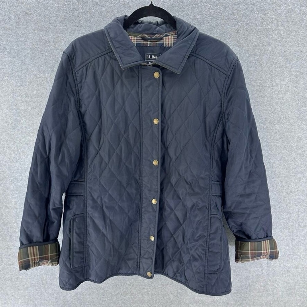 L.L. Bean navy quilted jacket. Corduroy collar and plaid inner lining. XL petite